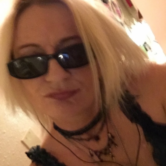 Meet your Posher, Lori - Picture 1 of 1